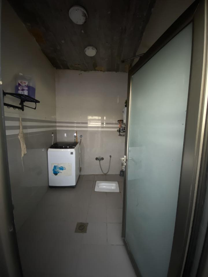 بيت  عائلة صغيره للبيع مساحته 80متر بلدية
يتكون من طارمه وحمام خارجي ومطبخ 
وصاله ودرج يكدرون يبنون مشتمل طابق ثاني  وغرفتين وحمام داخلي 
السعر33 بيه مجال بسيط البيت كلشي يمه اسواق ومدارس  قريب ع شارع 
كهرباء وماي 
العنوان عويسيان مقابل مدارس لاعلام
للاستفسار***********
