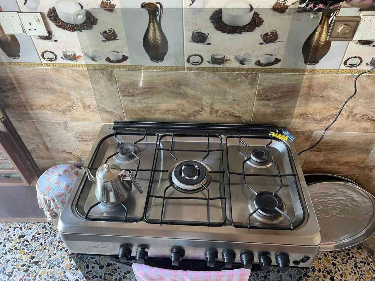 طباخ نوع جوسينك تركي
حجم كبير دبل صينية كهرباء هم 
سعره ١٨٠ بي مجال قليل مكان الدورة
***********
