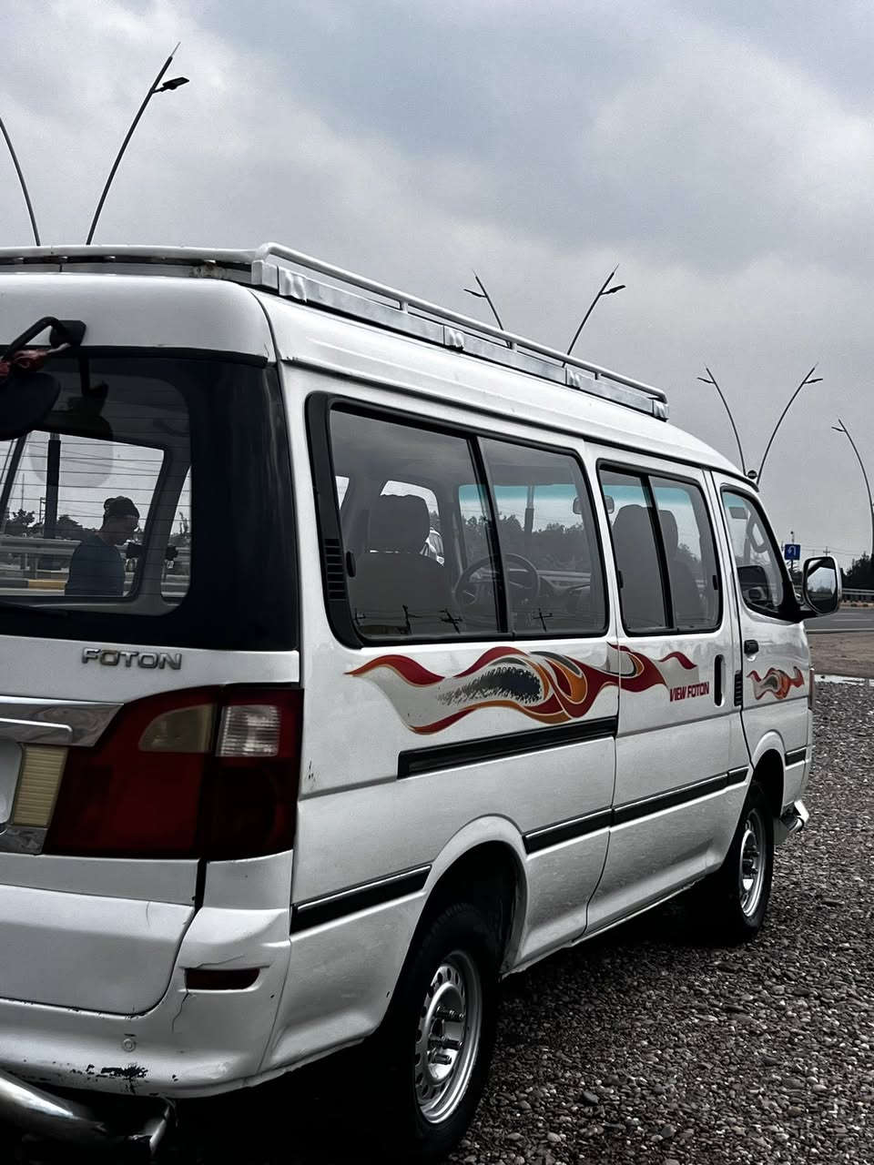 السلام عليكم.  فتون  موديل 2015  
رقم واسط بسمي تحويل ثاني يوم 
سياره كير اكسن محرك جديد.  شرط 
كهربائية شغال من طول لطول 
تخم تاير جديد.  سياره حلوه بيها مكانات صبغ بدون ضربه .  
السعر 85 وبيها مجال قليل 
مكاني البصره الزبير.  
استفسار عل الرقم ***********
