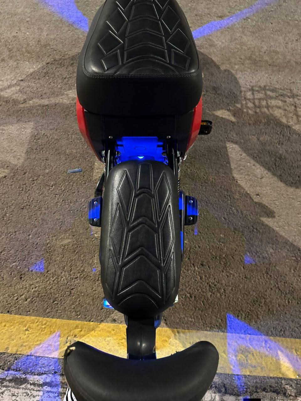 السلام عليكم ورحمة الله وبركاته
دراجه شحن نوع R9 للبيع 2025
المواصفات
دبل اشاره 
لايت زنون عالي ناصي
بلوتوث
وتشغيل عن بعد بصمه وكارت وسويج
الملف 1800W بالشاشه تقره99 حقيقي 70 
بطارياته جدد ما صار شهرين من شديتهن 
الدراجه مزوده بطاريات 36 امبير يعني تمشيك 60 كيلو عل سرعه ال2
وبيه نضام البارك ورجوع للخلف 
وهواي مواصفات وبي جاملغ رياضي
الدراجه صارله 3 اشهر من طالعه من المعرض 
السعر 390  وبي مجال ملاحضه الفابلون فقط للجماليه مابي اي شخط مستعجل عله بيعته
 عنوان كربلاء حي الميلاد  *********** وتساب
