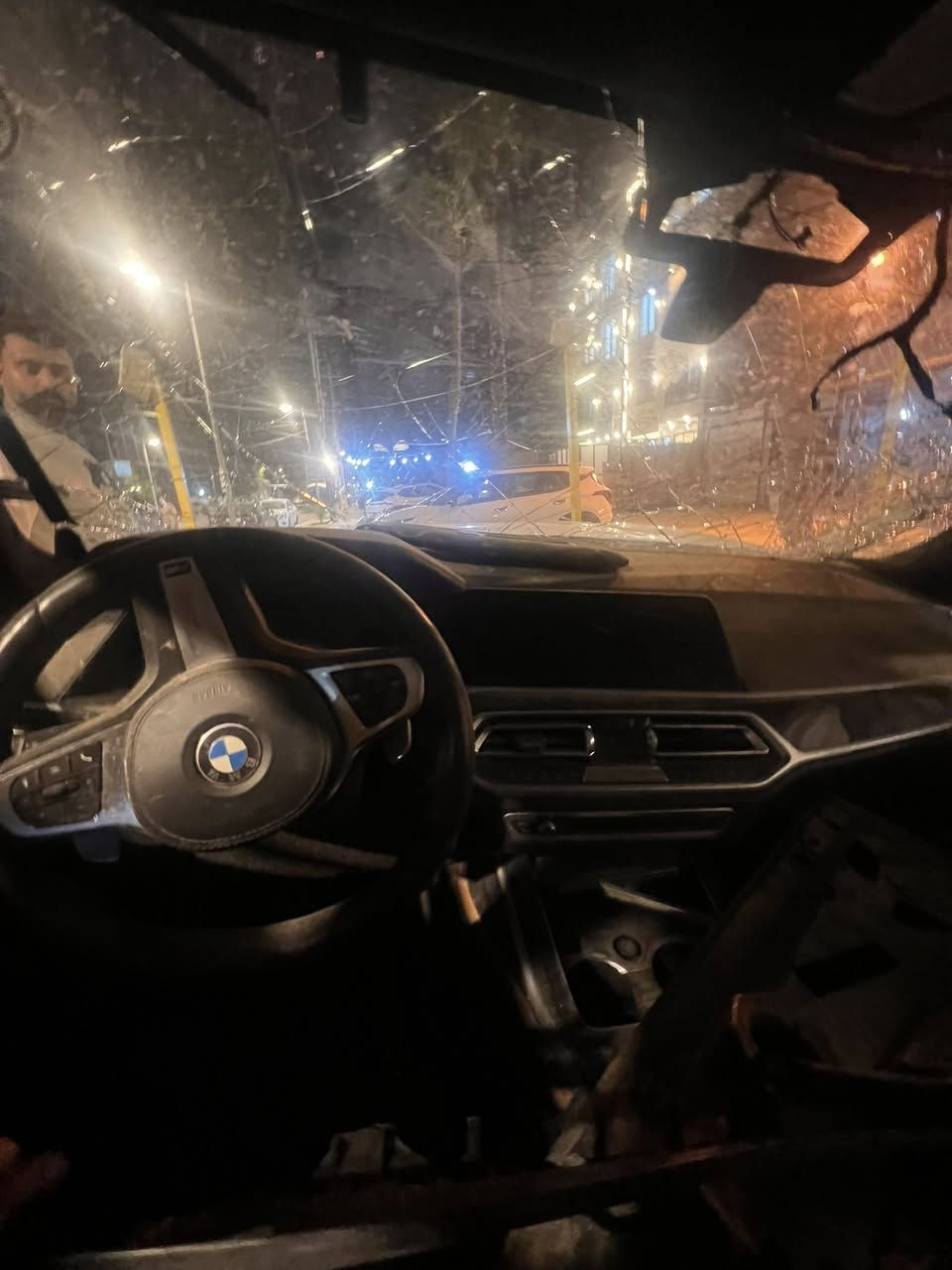 السلام عليكم 
bmw x7 2019 
خليجه وكاله العروش 
أبيع ع حادثها مكان السياره بغداد 
مرقم أربيل تحويل او وكاله 
ايرباك الدركه والدشبول سليم 
وايضاً الكير والمكينه سليم
سعر مناسب لمعرفه السعر الاتصال او خاص سعر مناسب جدا 
***********
