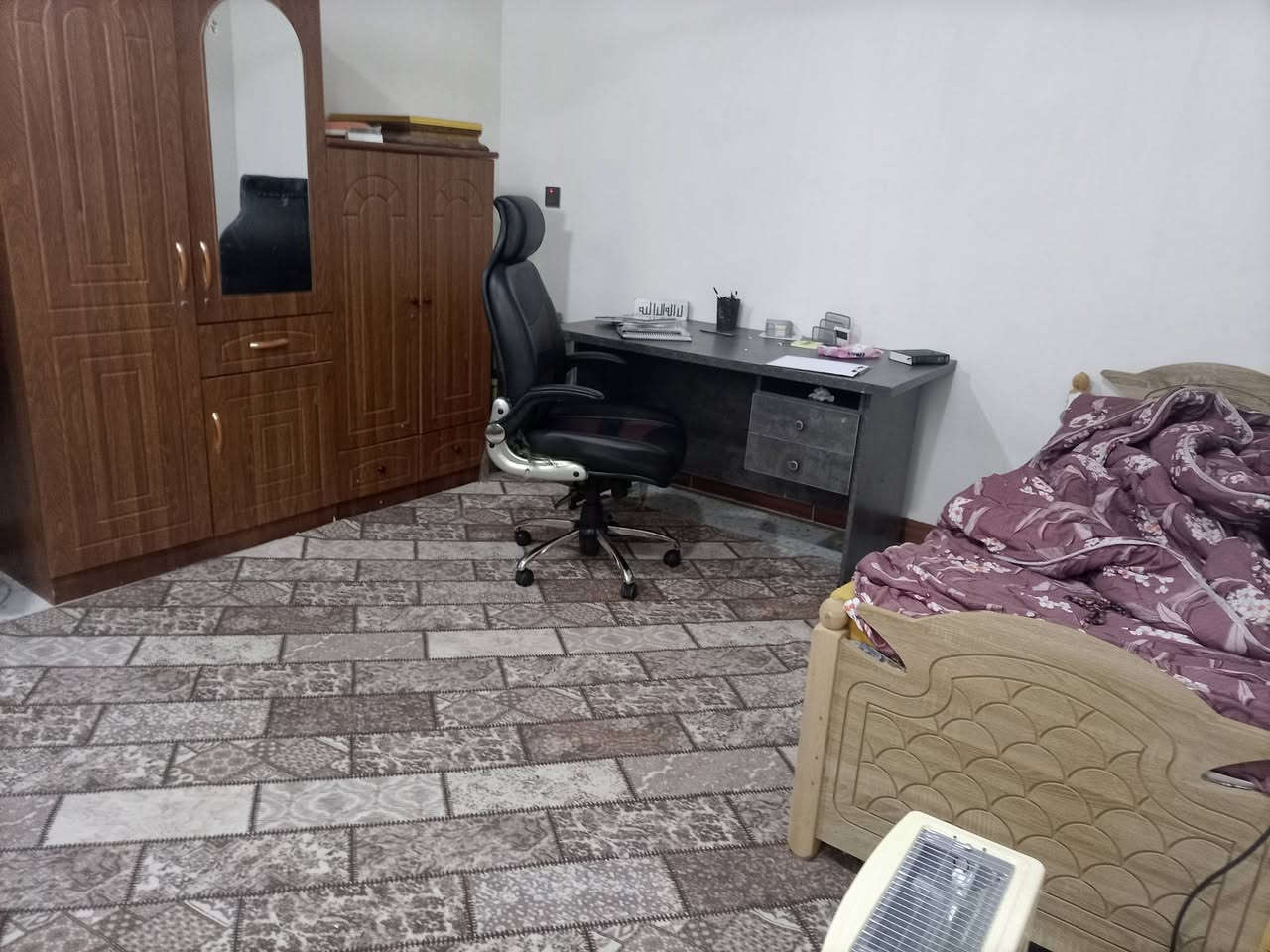 دار للبيع مساحة 140 م طابقين بحاجة ممتازة في منطقة روناكي .الطابق الأول..استقبال .غرفة نوم..مطبخ كبير ..صحيات ..كراج ..صحيات خارجية..ومصعد كهربائي..اضافة الى درج داخلي
الطابق الثاني..غرفتين نوم  مع صالة. وصحيات 
السعر مناسب. تعال على الخاص 
*********** بعد الظهر
