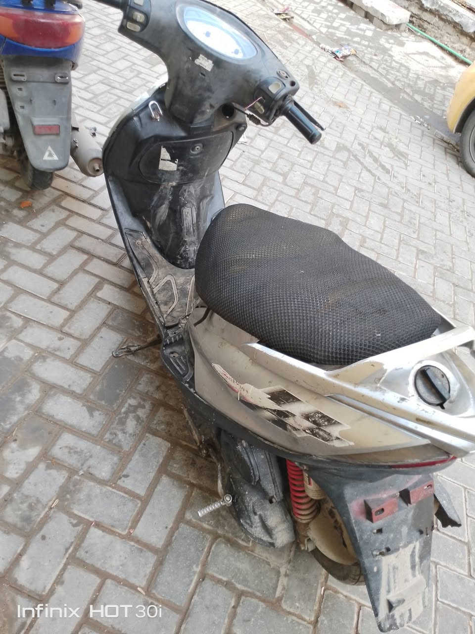 دراجه ماكس ثعلب للبيع دراجه حلوة كما موضح في الصورة نقصهه باتري وكلوبات ودراجه من  اشغلهه تشتغل وتطفه مرات مو دائما السعر 275وبيهه مجال هذا رقمي متواجد عل واتساب وراسلني وتدلل ***********
