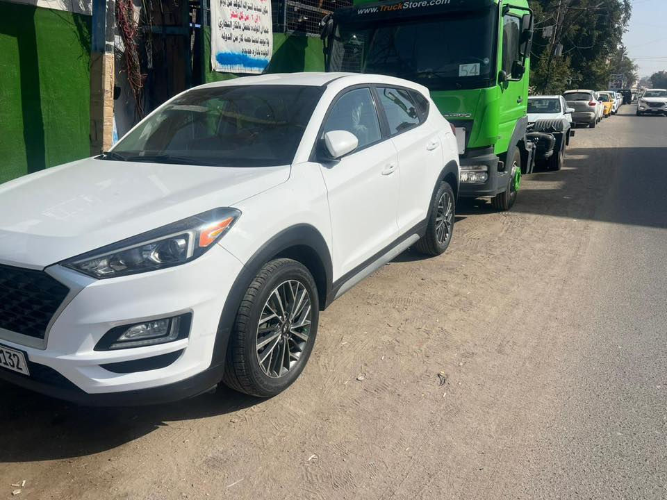 توسان موديل 2019 وارد امريكي حادث بسيط جوة البك لايت الخلفي فقط 
سيارة نضيفة كلش 
السعر 170 وبيها مجال بسيط 
*********** متواجد واتساب
