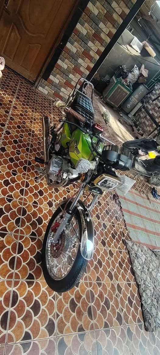 سلام عليكم اخوان دراجه تايكر مديل2025 مكفوله حتا من زلغ دراجه انضف من صوره ب10مرات بيه نقص بس باتري ضعيف فقط مكاني بابل محاويل***********السعر700وبيه مجال
