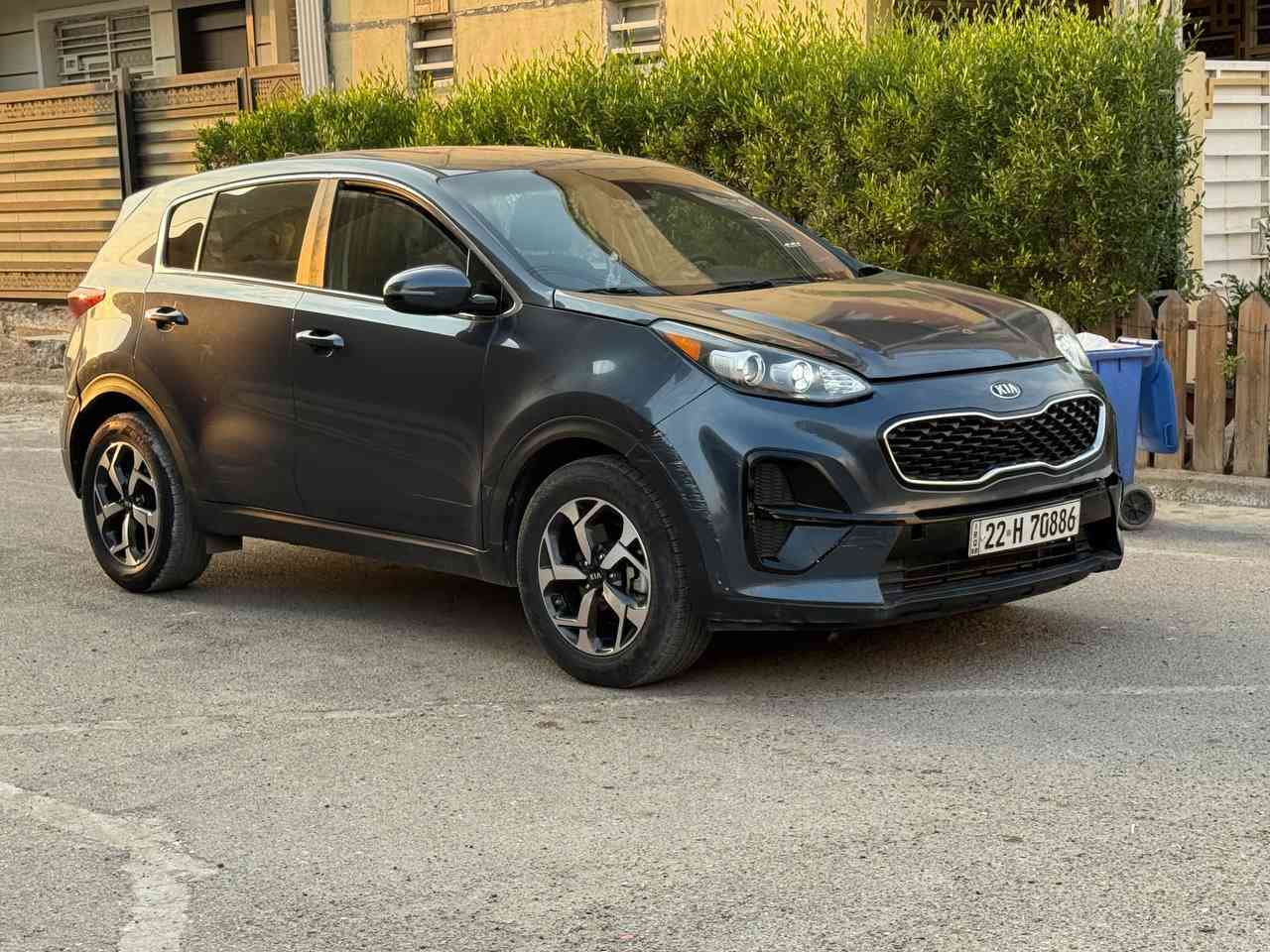 السلام عليكم
سبورتج للبيع 
موديل ٢١  امريكي ٢٤٠٠ 
نص فول (اشاير مري /تحكم ستيرن /٣وضعيات قياده /نقطة عمياء /كشن كهربائي /كامرا دواره )
حادثها سطي صور الحادث مرفقه بالمنشور 
السياره محرك وتبرد  خيرر من الله 
بيها بارد خلف باب السايق 
المكان بغداد شهداء البياع 
السعر ١٥٠
***********
