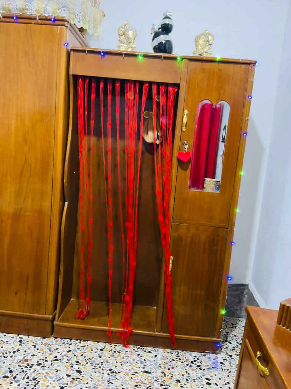 المندوبة ام نور 
***********
ملحقات غرفه كامله فقط كنتور ما بيهه ملحقات تزكام ونضاف كلش جدد السعر 250  العنوان حي الغدير
