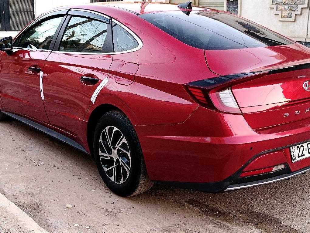 سوناتا 2023 خليجي هايبرد أصل 
 رقم وسنويه وهزه كله جديد بأسمي تريد تحويل تريد وكاله سيارة فول مواصفات واحد على واحد باستثناء البانوراما 
بصمة تشغيل 
بصمة بيبان 
اشاير بالمري 
مري شفط 
تحكمات ستيرن جهتين 
شاشه كبيره 
كامره دواره 
كير دكم 
هاندبريك دكمه 
وبعد بيه هواي مواصفات سياره مصبوغه تغيير لون فقط مكفوله من الضربة القويه تكسي دبي 
السعر 115
 وبيه مجال جدآ بسيط 
 *********** بغداد, العراق
