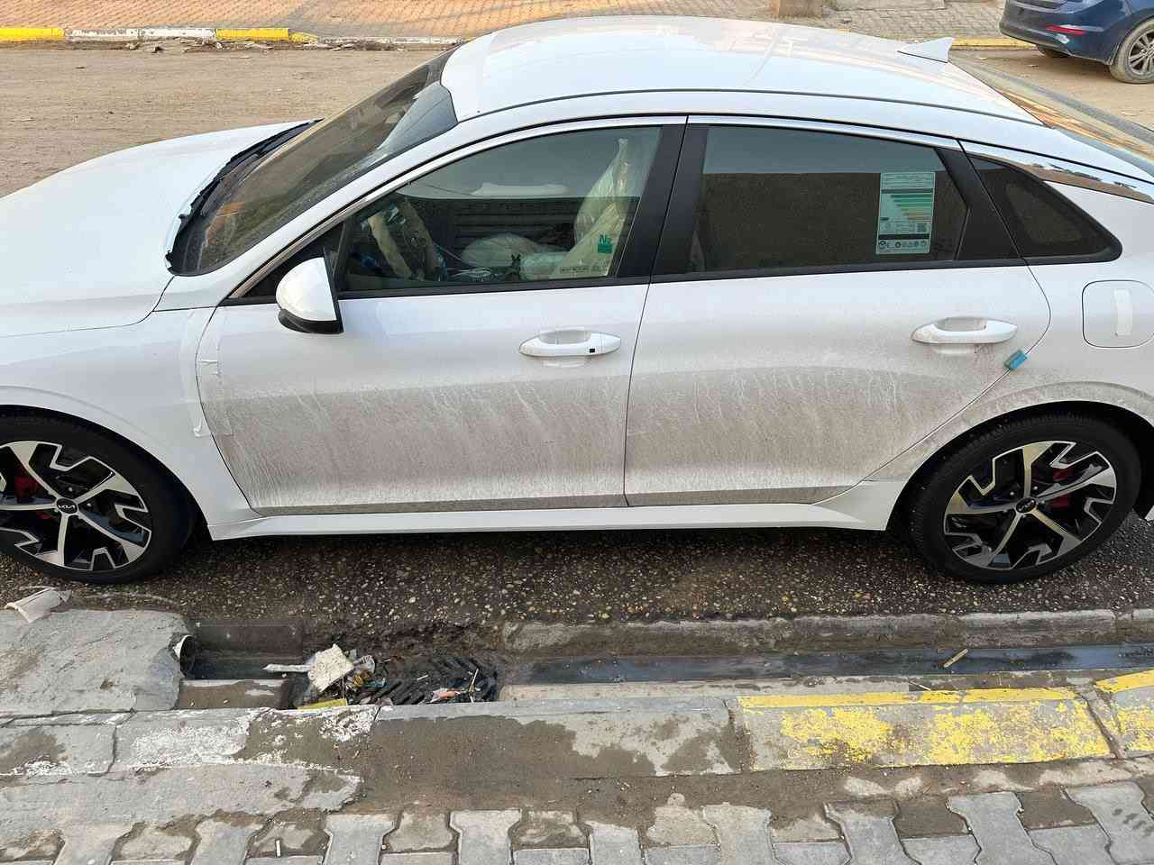 السلام عليكم k5 مديل ٢١ امريكي مكينه ١٦٠٠ تيربو الضرر البنيد بس ماشيه ٦٥ميل معوقين وكاله عامه يسويلك ماباقيلهة شي وتصير حرة فول موصفات توني شادلهة تخم تاير كل نقص مابيهة السعر ١٦٠ وبيهة شي قليل ***********
