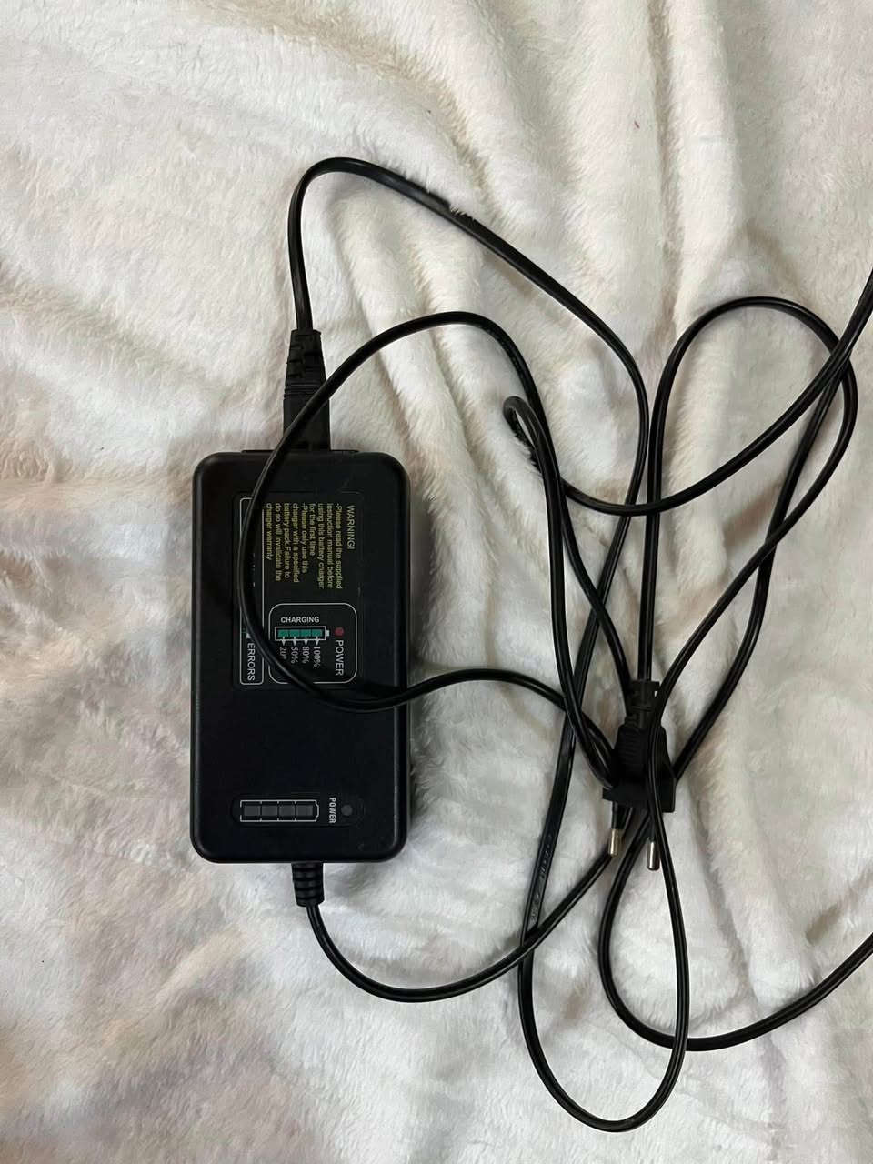 اضاءه ad600 pro مع المحلقات سوفت بوكس كبير وستان وتريكر الغراض كلش نظيفات ع ايدي شرط الفحص نظافة 95‎%‎ متوفر توصيل جميع محافظات العراق *********** للاستفسار
