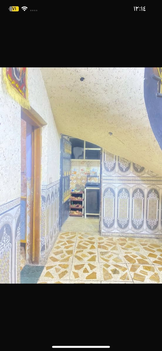 السلام عليكم دار للبيع وللايجار 
دار للبيع يتكون من طابقين الطابق الاول ديوانية خارج البيت 
ومطبخ بارد وخار وغرفتين نوم وصالة ومنور 
الطابق الثاني : غرفتين وحمام وصالة . 
بيت بناء حديث . 
والبيت يحتوي على محل .
العنوان : النهروان / عالشارع العام مقابيل البانزين خانة البنص يم ابو لقاء الحداد ،بالخدمي البيت ركن . 
مساحتة: 200 متر 
_رجاءً المو شراي ليتصل 
للاستفسار : ***********
