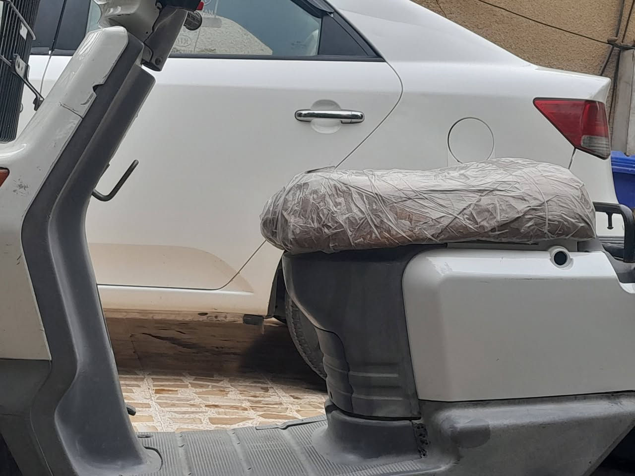 السلام عليكم دراجة بيكم حمل ياباني فحل نكره سلف وهندر مكينة ناعمة خير من الله لايت اشاير تخم تاير جديد السعر ٣٥٠ بيه شوية مجال الاتصال ***********
