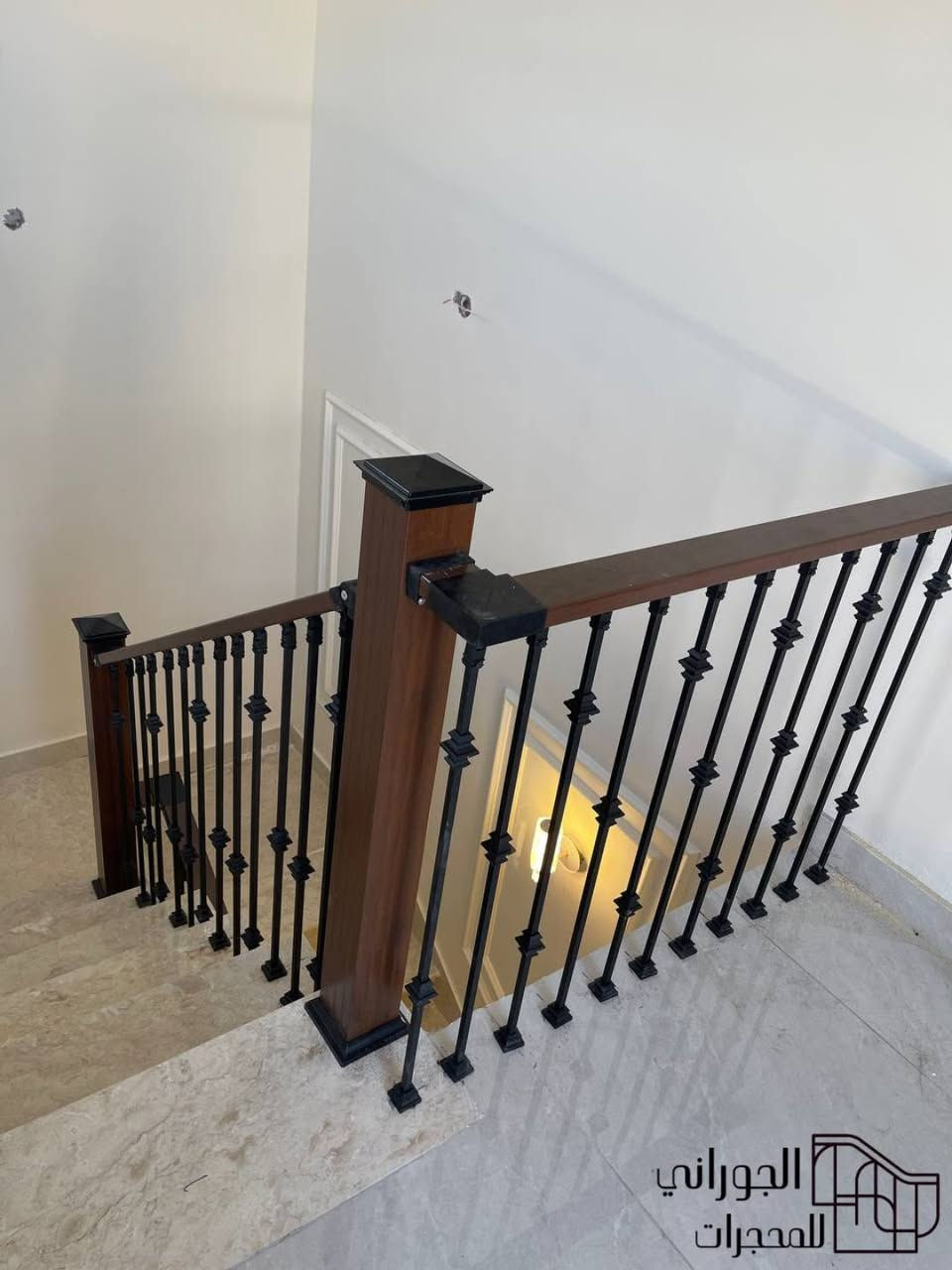 تخيل تصرف فلوس هواي على بناء بيتك… وبالأخير محجر الدرج يطلع مايليق بي .

محجرنا الكلاسيك الحديث مصمم حتى يكون:
✔️ ثابت وقوي 
✔️ حديد معالج ضد الصدأ
✔️ دمج فاخر بين الالمنيوم والحديد الأسود
✔️ تصميم يرفع قيمة البيت وينطي جمالية
✔️ مناسب للبيوت الجديدة وأعمال الصيانة والديكور

لا تنتظر تتندم
راسلنا الآن واحجز 📩
القرار الصح اليوم… يوفر عليك خسارة باچر.

#حديث #مودرن #ديكور #درج #محجر


**إذا كنت صاحب هذا الإعلان وتريد حذفه لأي سبب، رجاءا أرسل رسالة إلى الدعم الفني**