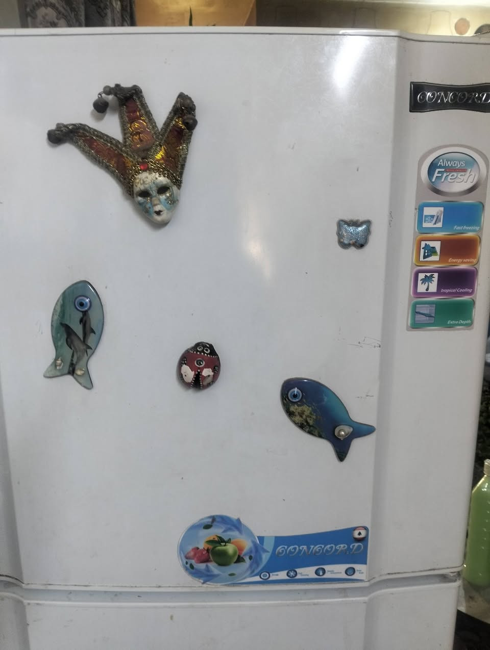 السلام عليكم ثلاجة كونمورد 16 قدم
شغالة وتبريدها مابي مشكلة بيها ليك بالفريز ومتصلح ومابيها اي مشكلة بالتبريد 
فريز خارجي رايدها 200 وبيها مجال مكانها بشارع الضغط 
***********
