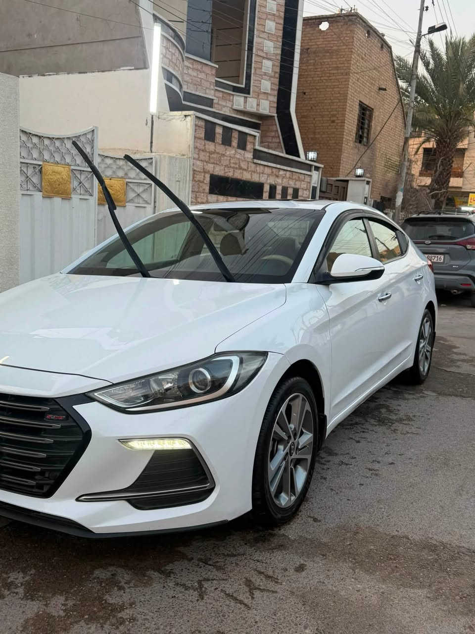 السلام عليكم
النترا 2019 سوبر فول خليجي 
هزة وسنوية جديدة
المواصفات المعروفة بالسوبر 
فتحة سقف 
تبريد قطعتين 
مري ترحيب 
ابواب ترحيب 
بصمة ابواب 
بصمة تشغيل 
ويا كب ١٨ 
محرك ٢٠٠٠ دوش 
بارد ع كد ٥ اصابع بباب السائق 
بغداد / السيدية
السعر 155
***********
