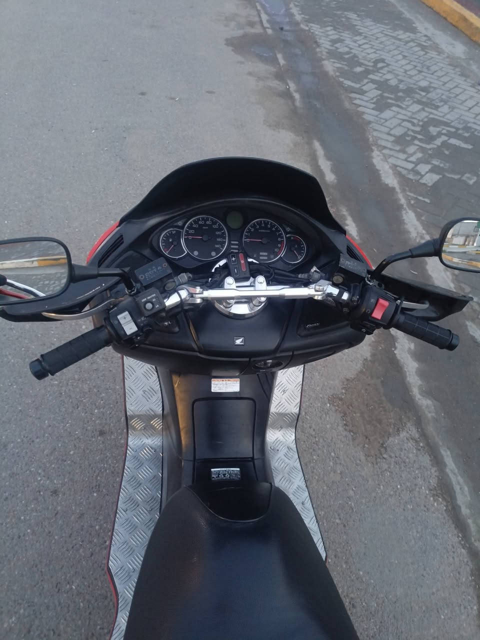 سلام عليكم دراجه فورزه 9/0 دراجه صالهه 15 يوم نازله من الرمبه دراجه جديده اي نقص مابيهه تدفئه بليدات ام بي ثري بلادي كهربائيات محرك كلها بلاديه مكانهه الدوره ابو دشير  الشراي يتصل***********
