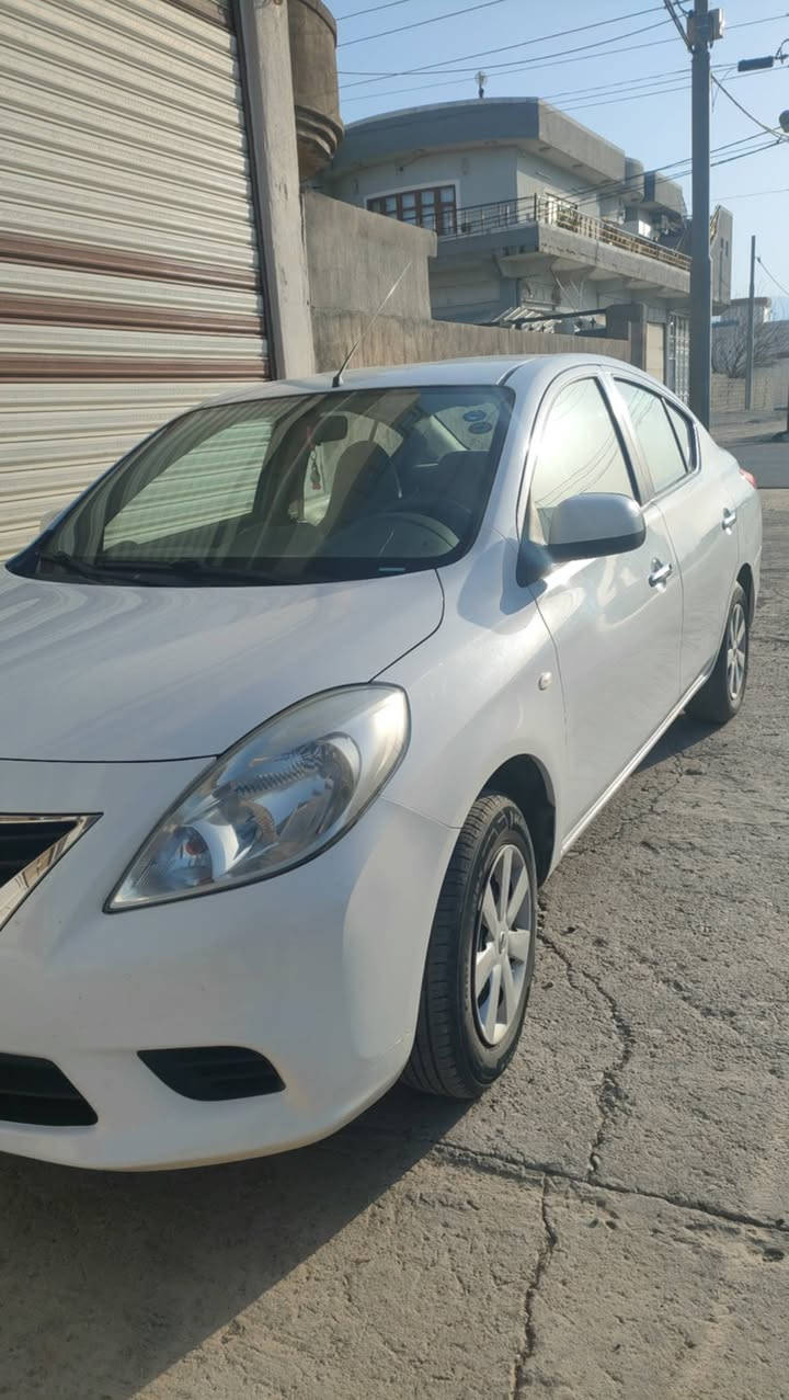 نیسان سەنی لاکشمیبای مۆدێل ٢٠١٤ بێ بۆیاغ تەنها دوو پەلەی بچوک لای سەکنی بۆیاغە سەنەوی تاکو ٢٠٣٢ نوێکراوەتەوە زۆر پاک و توندوتۆڵە بەناوی خۆمانە 
 سیارەی ماڵانە هی مەعرەز نیە
نرخی ٨٩ گەڵا و مامەڵە  
ژمارەی موبایل ***********
