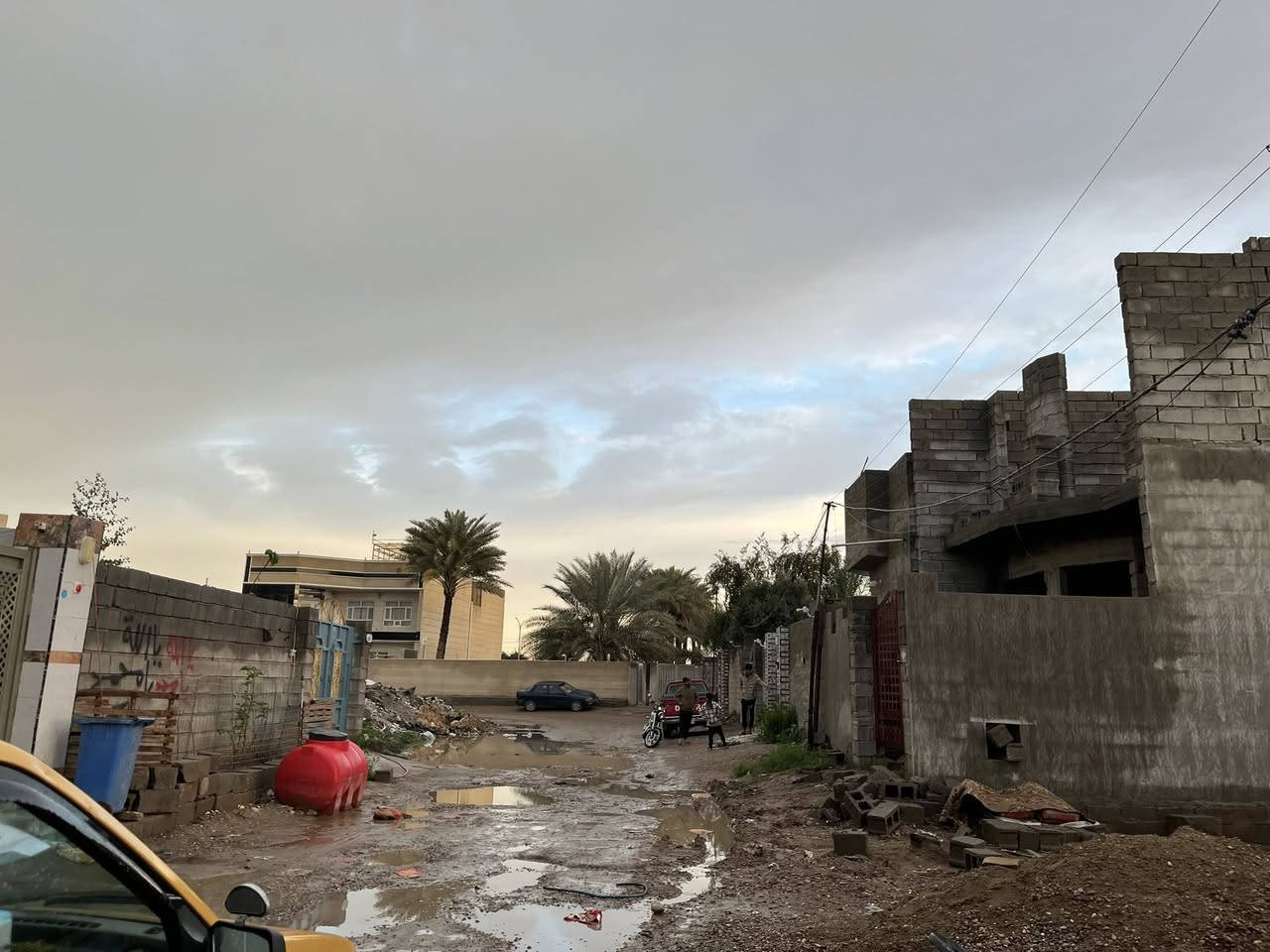 للبيع قطعه ارض زراعية
 
الموقع / حي الامير الزراعي / خلف شارع الفرات -  مباشر 
- عالتبليط 

السعر ٢٥ مليون 

المساحه ١٢٧ متر 
الواجهه ٧،١٠ متر 
للاستفسار 
*********** - ***********
