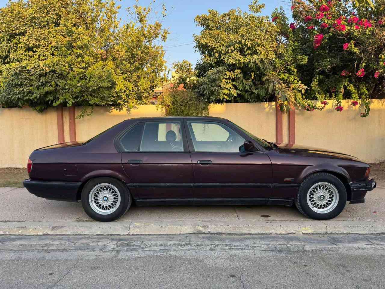 BMW موديل ١٩٩٣ 
رقم مميز 28000
سياره جاهزه بدون نواقص
بطاقه بنزين 
سعر ٦٠
*********** كركوك, العراق
