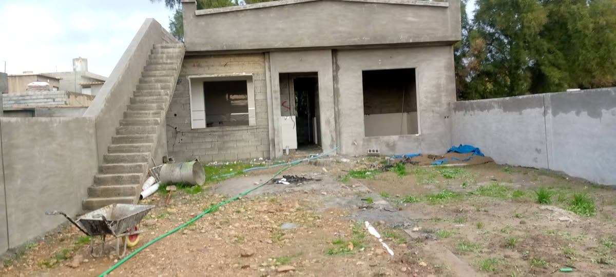 سلام علیکم .
ئه م خانووه بوفروشتن
300متره روو له قیبله یه شوینێکی زور خۆشی هه یه
ناونیشان باریکه
ژ.م ***********
