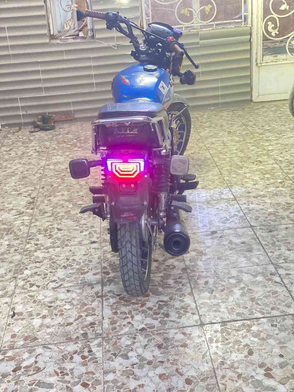 سلام عليكم ايراني سيفان للبيع موديل 2025 دراجه شغاله ومكينه مكفوله كفاله عامه لايت عالي ناصي اشاير يمنه يسره شغالات السعر 650 الف وبيه مجال مكاني بغداد حي اور رقمي للتواصل ***********
