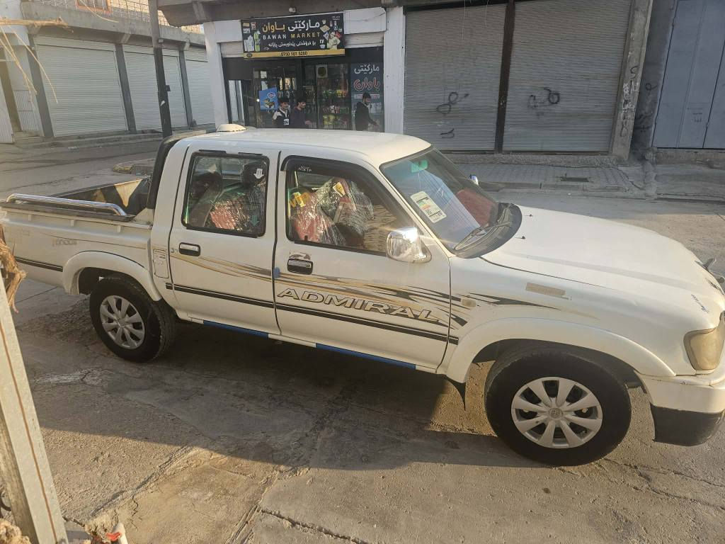 ئەدمیراڵ مەنەفیس ٢٠٠٨  بێ بۆیاخ تایەی تازەیە گێرو مەکینەو ئەکسل بە شەرت مەنەفیسی لە گەڵدایە سەیارەکە زۆر جوان بێ مەسرەفە ماڵی دۆستە نرخ ٣٥ گەڵا کەمیك معامەلە  شوین سیدسادق  
***********
*********** السليمانية, العراق
