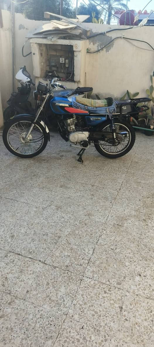 السلام عليكم دراجه لبيع ارشا 14 بلادي كلهة مو تعمير وراق اصولي  دراجه خير من الله  شلعه موعدل مكينه 1 اول فتحة الهة تايرات زوج جدد ما نقصهة اي شي مكان كوت حي الجهاد قرب جامع الصادق خاص مفتوح وستفسار ***********
