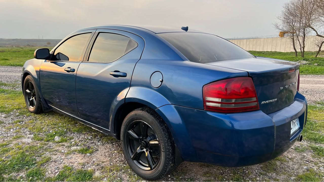 دوج ئه ڤينجر موديل ٢٠١٠ رقم بغداد سه نه وي پلاستيك رقم سه نه وي ئه وه ليات به شه رت گير ماكينه كاره باي به شه رت براوه دينگه و شانه كاني به شه رت عامه بو جواني 
ته له فون /*********** واتساب أربيل, العراق
