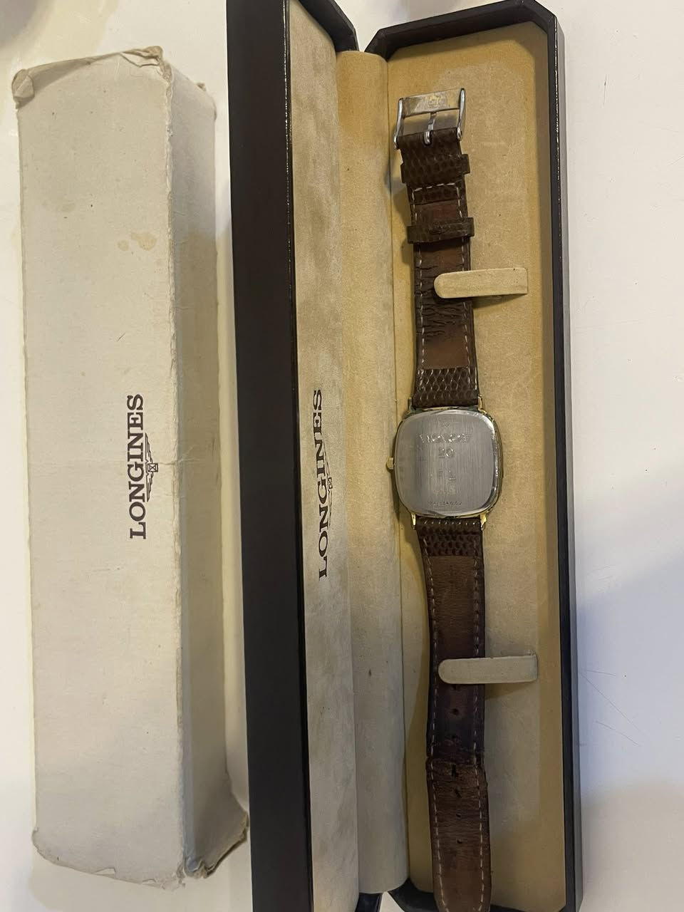 ساعة لونجين اصليه سويسريه انتاج قديم فنتج تغليف ذهب قطرها 31 يوجد توصيل لكل محافظات مكاني البصره


**إذا كنت صاحب هذا الإعلان وتريد حذفه لأي سبب، رجاءا أرسل رسالة إلى الدعم الفني**