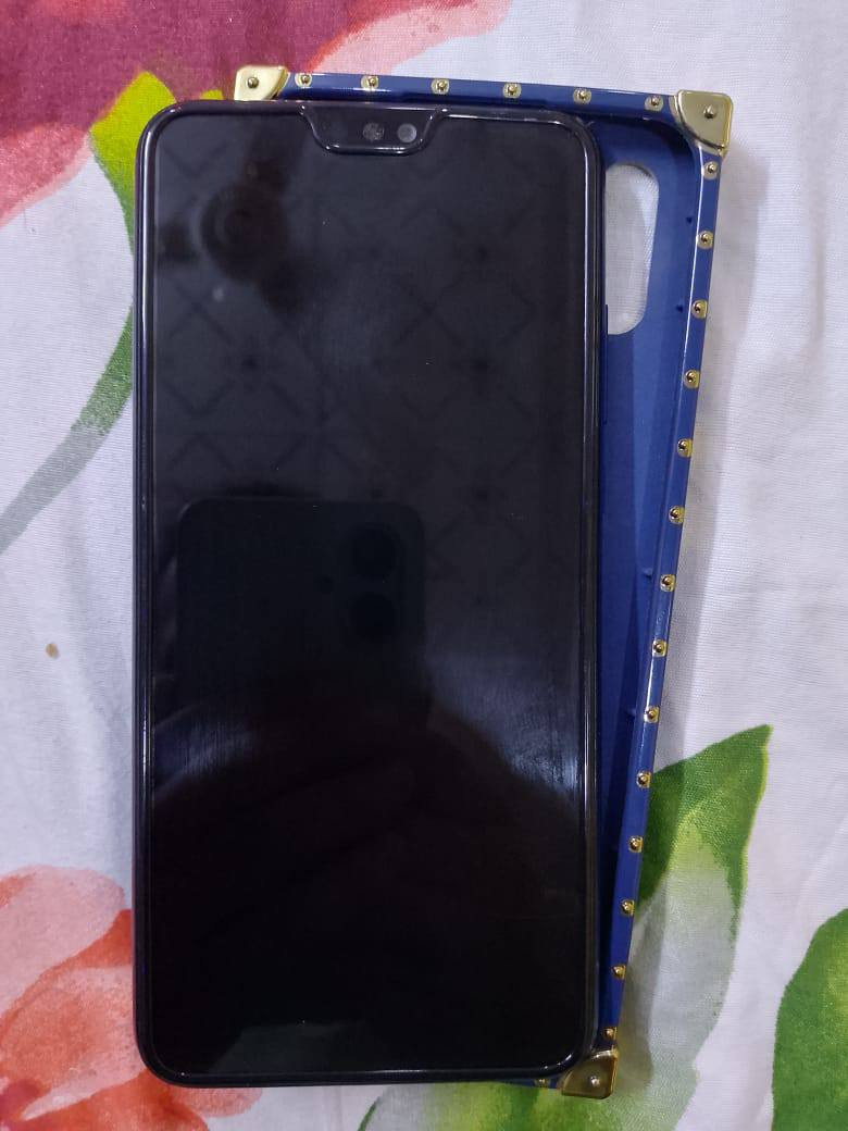 هونر إكس 8 ذاكرة 128 بيها بياض قليل بالشاشه مثل ما موضح بالصور بصمه تشتغل السعر 75 مكاني الرئاسه شارع 20 قرب فلافل أبو العمبة *********** يوجد واتساب
