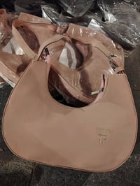 شلعه جنط الهلالي اخر 4 درزن سعر الدرزن 30 الف فقط 4 الوان الرصاصي او و...