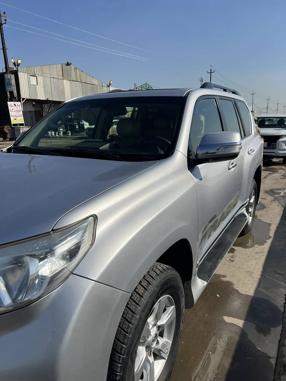 السلام عليكم اخوان برادو VxRموديل ٢٠١٥ معروفه الموصفات حادثه موضح بل سونو خشم الجاملغ ولبنيد ماشيه ١٥٥ وقابله للزياده كير مكينه مكفول السياره مال بيت مابيها نقص مكان السياره مجمع بسمايه رقم التلفون ***********السعر ٢٧٥ وبيها حك الجيه
