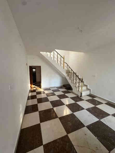 #للايجار____في____السيدية 

بيت مساحه 60  متر  نظيف 

يحتوي على 2غرف نوم وصالة ومطبخ وخدمات 

قيمة الاجار: 750

للاستفسار:***********
