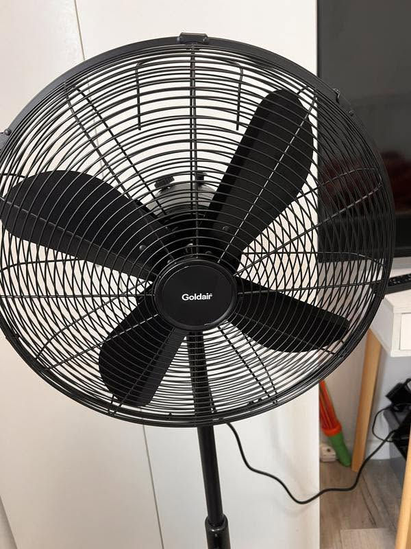 Fan for sale

Great for medium rooms
3 Speed Settings
Powerful Airflow
Oscillation
Height Adjustable
Tilt Adjustable
Metal Body

Only 3-4 times used

Original price : 110$
Asking for 65$


**إذا كنت صاحب هذا الإعلان وتريد حذفه لأي سبب، رجاءا أرسل رسالة إلى الدعم الفني**