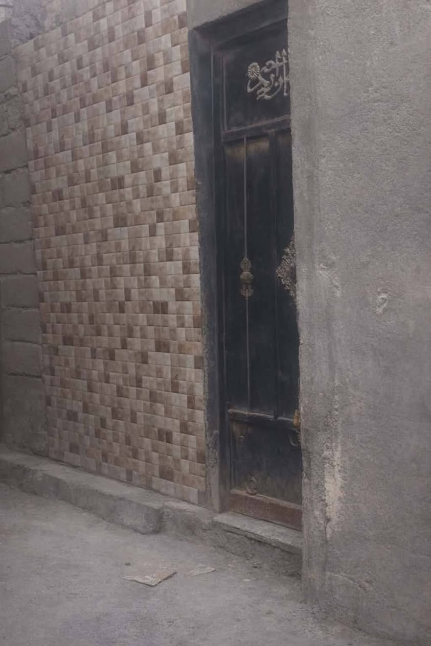 بيت البيع مكلف موجود رقم صاحب البيت تواصل ويهم 
العنوان كمشيدات في البصرة الخليلية الثانية يحتوي على غرفة 5 في 3 ونص وهول 6 في 4 ومطبخ وحمام وتواليت ودرج والسقف الهول والدرج كونكريت والباقي عكادة البناء بلوك البيت صاير بفرع.. للبيع مكاتبة فقط.. السعر 22 مليون وبي مجالالبيت الأرض سعودي إلي فقط المشيدات.. مساحة تقريباً 50 متر رقم الهاتف ***********.
