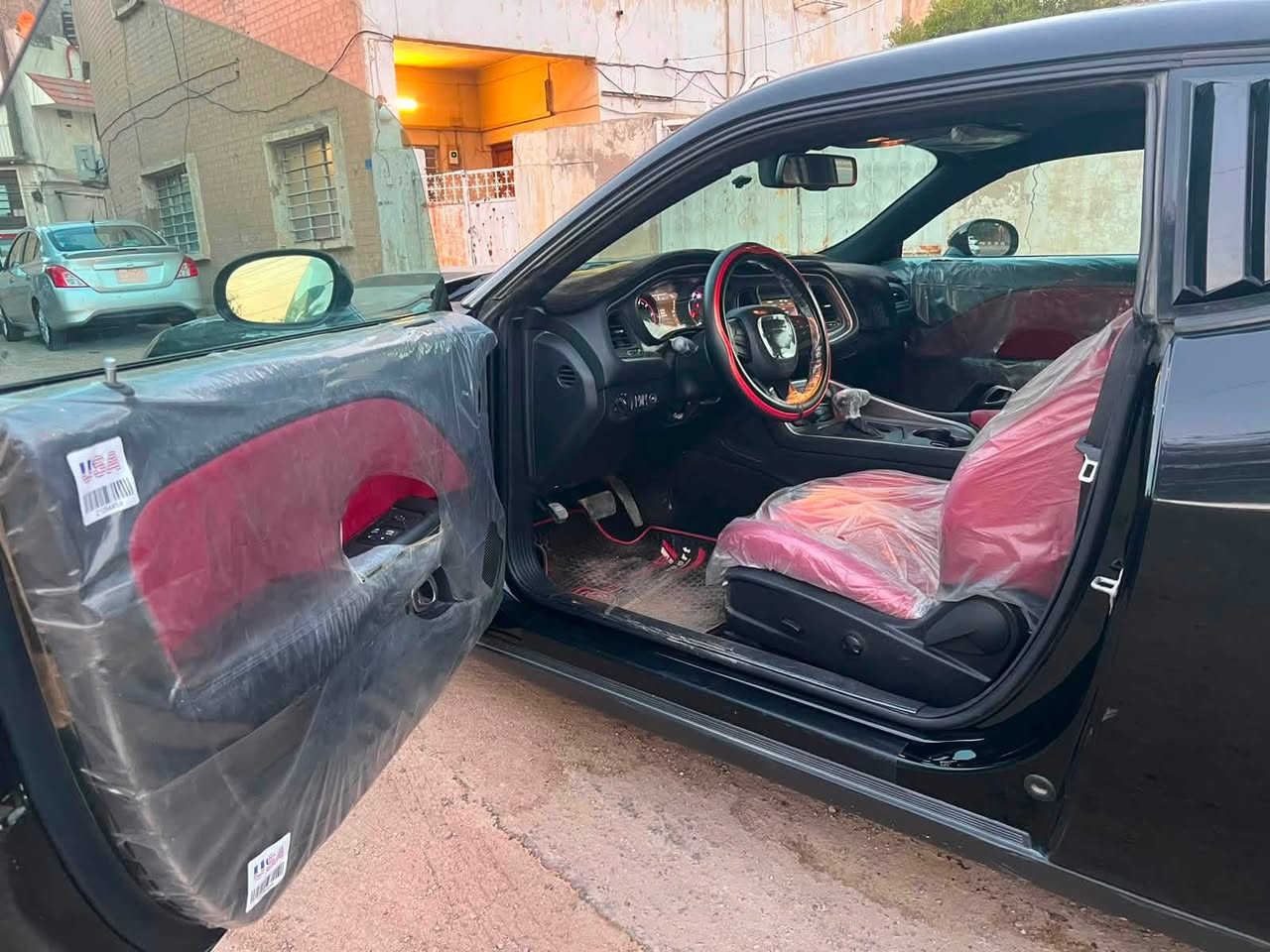الـسـعـر (22) ألف دولار
دوج جالنجر 2022 SXT
 اللون الخارجي: أسود
 المحرك: 6 سلندر، بسعة 3.6 لتر (Pentastar V6) اقتصادي وقوي (303 حصان)
 الكير: أوتوماتيك 8 سرعات 
 اللوحة:  رقم سليمانية (تسجيل أول مرة بأسمي)

الحادث/  (سرقة) بنيد  والدعامية + الچاملغ الي بصف السائق

تبريد ثلج بشرط
تخم تايرات ياباني تم تبديلهم قبل 9 أشهر 

أنظمة الأمان والسلامة
 الوسائد الهوائية: وسائد أمامية، جانبية، وستائرية للصفين الأمامي والخلفي.
أنظمة المساعدة: مثبت سرعة، كاميرا خلفية.
أنظمة التحكم: فرامل مانعة للانغلاق (ABS)، نظام التحكم الإلكتروني بالثبات (ESC)، نظام التحكم بالجر (TCS).

المواصفات
ويل رياضي  20
شاشه و كامره دواره
كاربلي
اندرويد اوتو
كشنات حضن رياضي
كشن سائق كهرباء 
دكمه سبورت
كشنات السيارة مدوشمة لون ماروني
داخل السيارة كله مغلف نايلون اصلي أمريكي 
ملاحظة: عداد السيارة في امريكا 20 ألف ميل
حالياً (29) ألف ميل 

مكان السيارة/ بغداد الاعظمية

للاستفسار اتصل
***********
