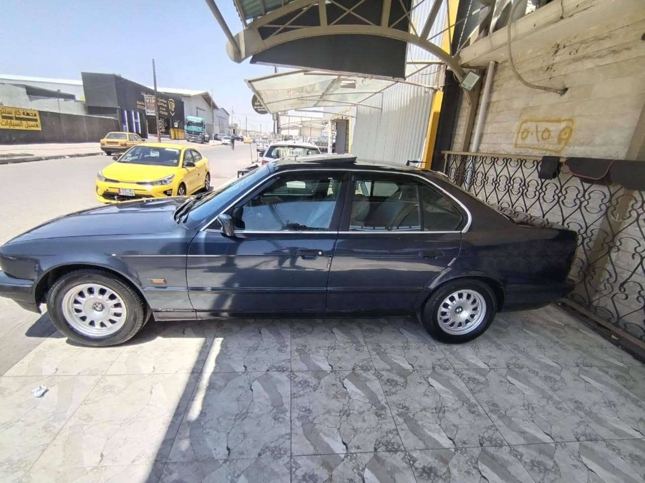 السلام عليكم مراوس بيكم تك او دبل وبيع يرهم  بيئم موديل 92رقم نينوى سنويه لل30        530 فول توماتيك محرك كير جدد طكك شرط ترايك 200 سگليتر كهرب
صدر تواير جديد تبريد شغال لايت منضومه زينولل كامله باتري جديد غرفتها جديده شرط مابيها دگه جكوج فقط صبغ جماليه سياره جاهزه بيها ملاحضات بسيطه جدا سعرر 55 وبيها مجال شي بسيط *********** وبيه واتساب    ***********  او مراوس افضل
