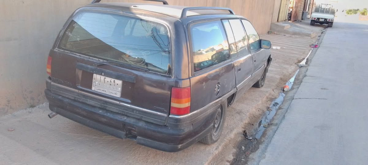 السلام عليكم سيارة اوبل اوميكا ستيشن موديل 92 لوحة الماني رقم قادسية سنوية عظم عاج كير ومحرك بشرط سيارة جاهزة للشغل تحويل ثاني يوم سعر 14 للتواصل ***********
