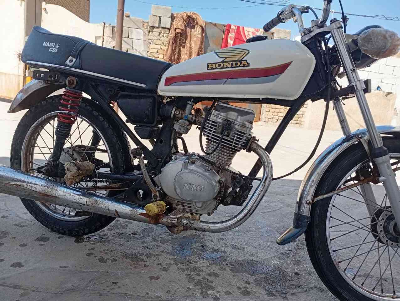 السلام عليكم دراجه نامه للبيع سعر 300 وبيها مجال قليل العنوان ميسان ***********
