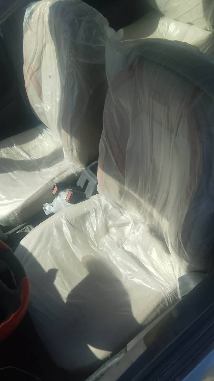 السلام عليكم بيجو 306. 2001  بيع او مراوس 
السياره مصبوغه (عااااام) اثر جراد وموجوده صور قبل الصبغ 
مكينه كير خير من الله 
تبريد ثلج 🥶 تدفئة نار 🔥
اشاير كهربائيات كلهه فول 
تخم تاير جديد 
باتري جديد 
دوشمه جديده كشنات كاعيات بطاين كلهه مدوشمه جديد 
رقم نكليزي بغداد. 
السعر 50 بيها مجال 
السياره بسمي تحويل مباشر 
مكاني بغداد الزعفرانيه 
‏‪0771 586 1208‬‏ موجود واتساب
