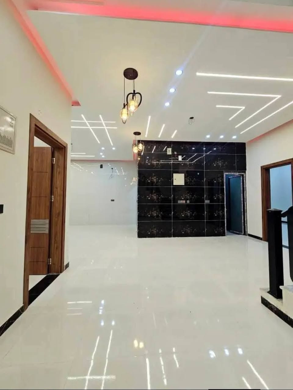 بيت حديث للبيع ***********
📍 البصرة – أبي الخصيب – البهادريّة شارع لكطة 
مساحة 200م – طابو زراعي عراقي
طابقين، 6 غرف نوم
مطبخ (حار/بارد)
استقبال + صالة كبيرة
صحيات داخلية وخارجية
كراج كبير
شارع تبليط 
سعر 235 و قابل للتفاوض 
📞 للاستفسار: مكتب عقارات النور الذهبي عنوان المكتب ابو الجوزي مجاور معمل الجابري للسخانات المكتب مجاز قانونيا *********** ***********
