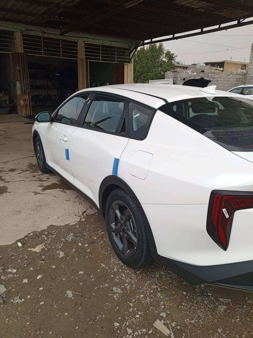 سلام عليكم k4للبيع موديل 2025 نص فول السيارة جاهزه من كلشي بس رقم عوزة ليبل واحد  بيه نص بنيد صبغ و نص جوملغ صبغ بدون دواخل و بدون اريباك صور الحادث موضح بل صور رقم الهاتف ***********
