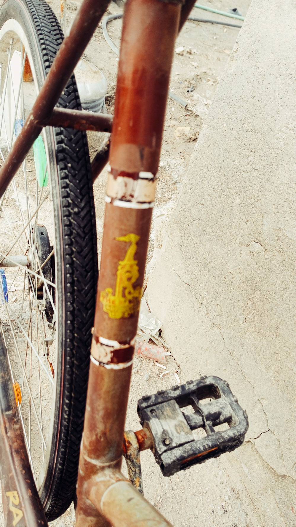 السلام عليكم بايسكل هيرو حجم27 ياباني لون جوزي ما مصبوغ وبيش ما يفيدك راسلني 