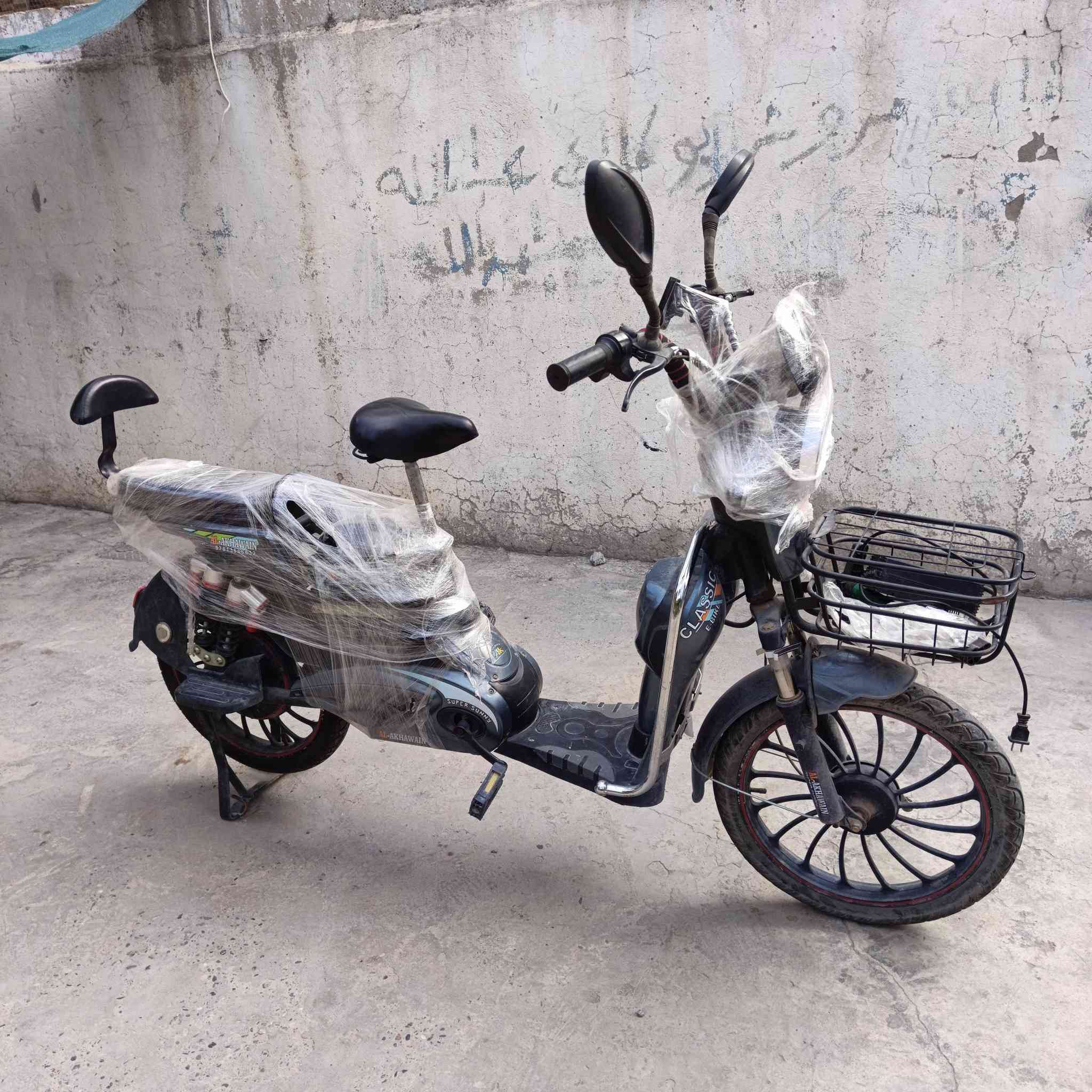 سلام عليكم دراجه شحن للبيع شحنته وياه تاير خلفي جديد شاشه شغاله اشاره لايت  فقط بطاريته شويه ضعيفه كل شي بيها شغال سعر 250 بيها مجال للتواصل ***********
