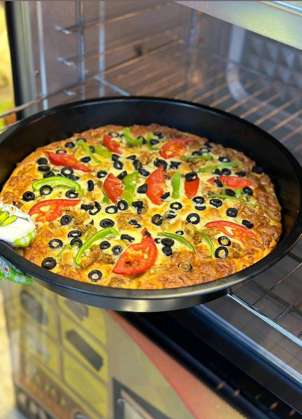 🔥✨ فرن كهربائي سعة100 لتر من Embleme ✨🔥
إذا تدور على فرن قوي وكبير يلبي كل احتياجاتك… هذا الخيار المثالي 👌
🍽️ سعة كبيرة 100 لتر 
مناسب للعوائل الكبيرة والمناسبات 🎉
🔥 توزيع حراري احترافي
4 هيترات من الأعلى + 4 من الأسفل لضمان استواء مثالي لكل الأكلات 😍
🍕 ملحقات متكاملة:
✔️ دبل صواني
✔️ صينية بيتزا 🍕
✔️ شبك (فنگر) للشوي
✔️ سيخ شواية دوّار للدجاج 🍗
✔️ صينية لتجميع الدهون
💡 مزايا إضافية:
✨ مروحة داخلية لتوزيع الحرارة
✨ مصباح داخلي لمتابعة الطبخ
✨ تحكم كامل بتشغيل الهيترات
✨ طلاء داخلي أصلي مقاوم للصدأ والتكلسات 💯
🛡️ ضمان سنة كاملة (وكالة امبليوم)
🚚 توصيل سريع ومجاني لكل محافظات العراق
📩 للحجز والاستفسار:
مراسلة الصفحة خاص أو واتساب
📱 ***********
💥 لا تضيع الفرصة… خلي مطبخك احترافي مع Embleme 💥