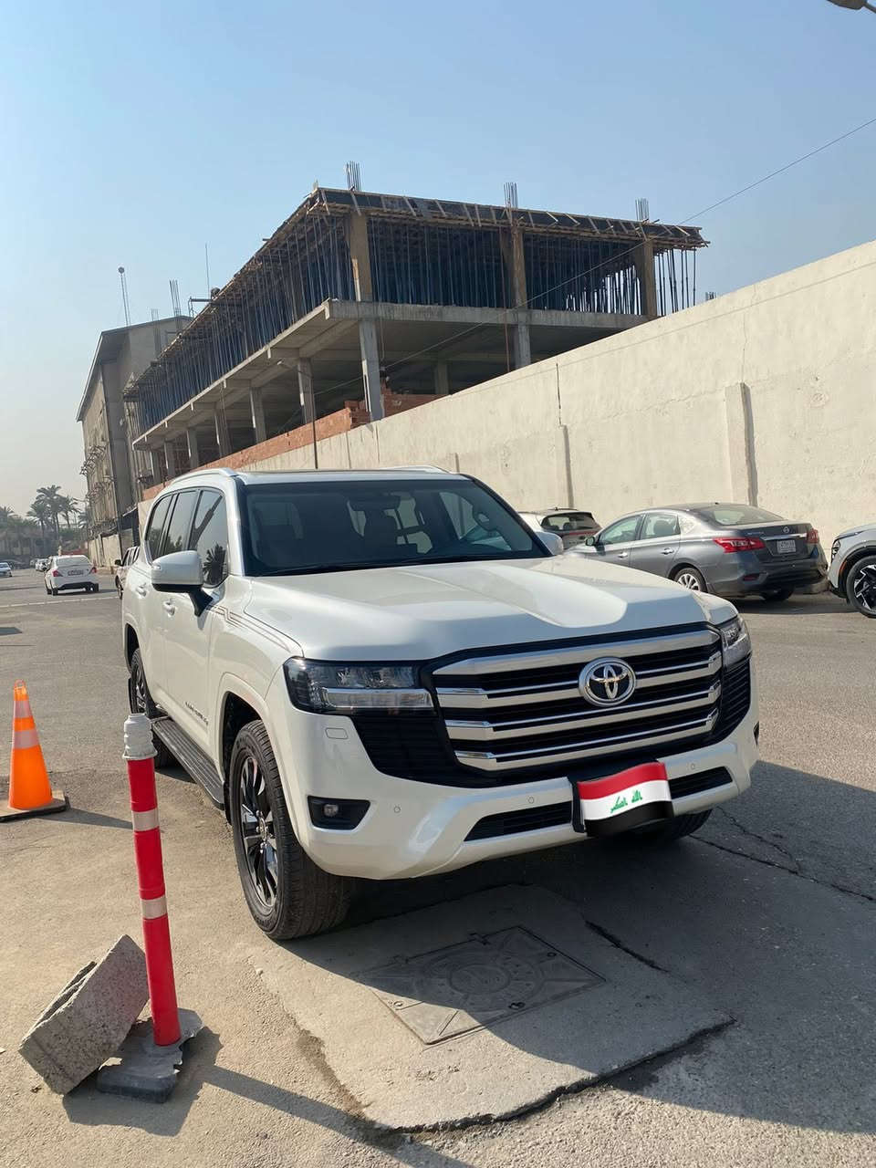 السلام عليكم 

لاند كروز GXR

موديل 2023 شركه ساز 

ماشيه تسعه الالف ( 9000) كم 
مواصفات 
فتحه 
تطبيق 
كراسي 2 كهرباء 
جلد 
تبريد كشنات 
شاحن واير ليس
سلكت سبيد 
فور ويل 
هاند بريك بصمه 
تشغيل عن بعد / بصمتين
بعد هوايا مواصفات 

السياره مكفوله كفاله عامه عدا شخط باب عكس السايق ومكحل وممبين السياره عل ايدي وباسمي 

السعر 66,500 $ 
مكان السياره بغداد 

‭0781 849 1991‬
