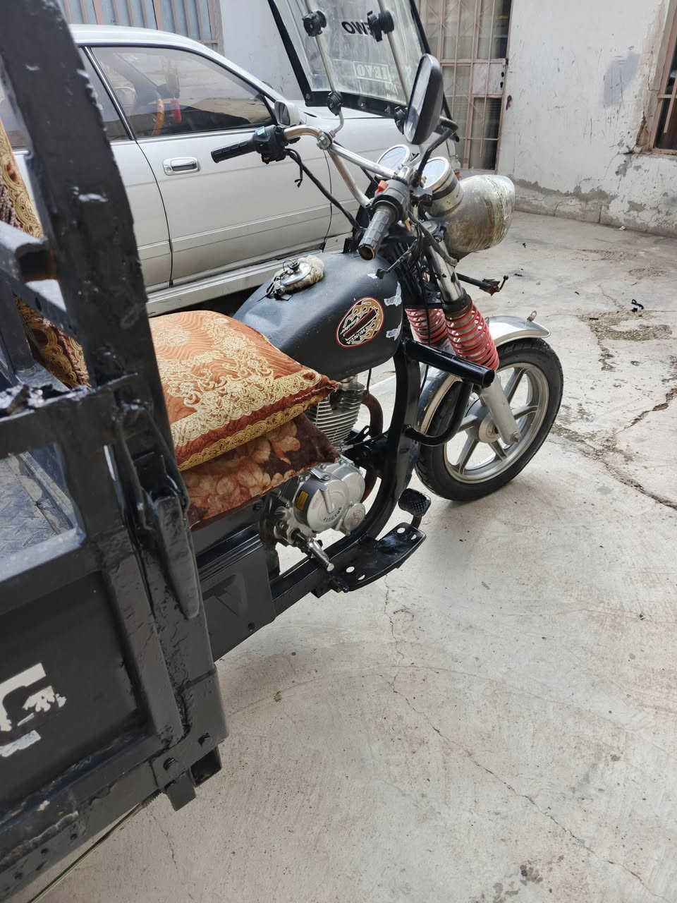 ستوته ١٤ محرك قبل ١٥يوم شديته بل باكيت بعد دهن الشركه بي امعمره بل كامل تايرات ثلاث جدد اكسل جديد ركبه مكسوره لحيم درجه اولى سعر ٦٠٠ الف بي مجال هاذه مو سعرها بس احتاجيت يشهد الله بس محرك وباتري وشده فوك ال٣٠٠الف كلفني مكفولة من السرقه مكاني قادسيه ***********
