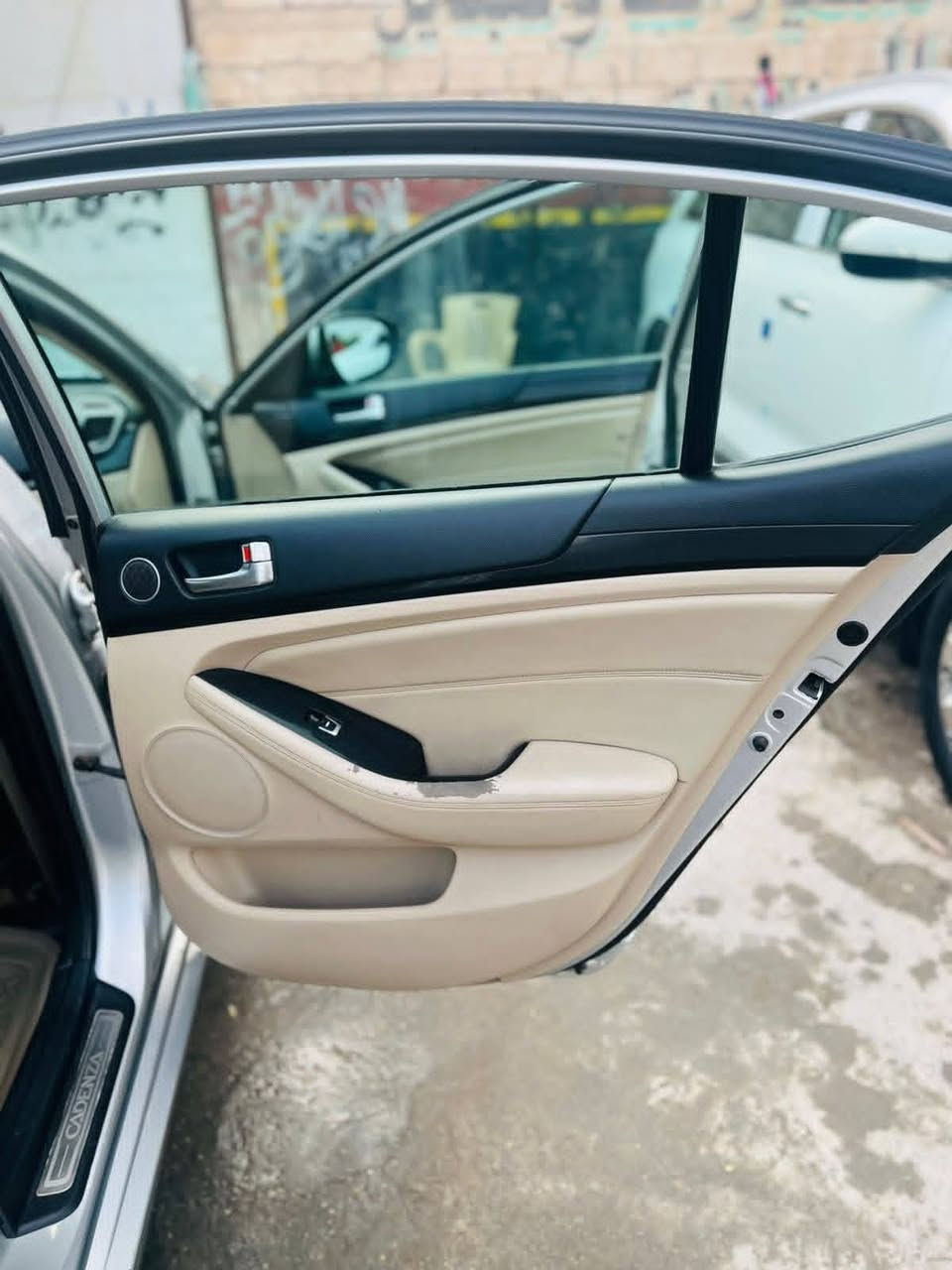 سلام عليكم ورحمة الله وبركاته كادنزه للبيع او مراوس حسب الاقتناع خليجيه موديل 2015سياره عدا الفتحه ولبصمه فول مواصفات فقط بيه قطعتين صبغ بدون دواخل تعهد تحويل ومحرك وكير  استفسار اكثر اتصال***********
