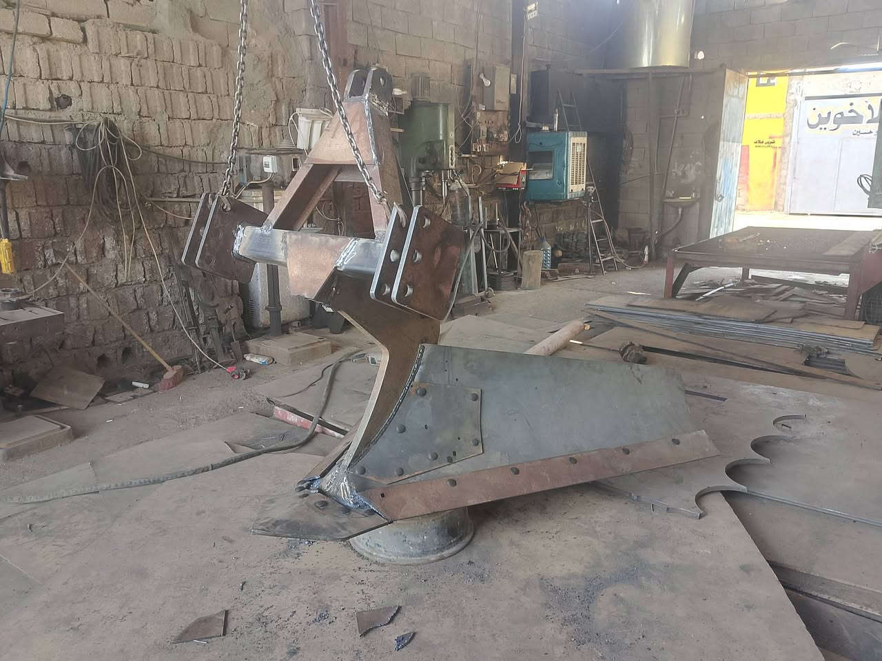 معمل وحدادة محمد 
طوز. حي الصناعي
فرع  المعارض السيارة 
***********
