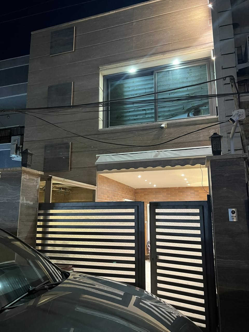 السلام عليكم بيت للبيع الغزاليه شارع المشجر بل الفرع مقابيل البانزين خانه ٣ غرف نوم ٣ حمامات ***********مساحه ١١٢متر
